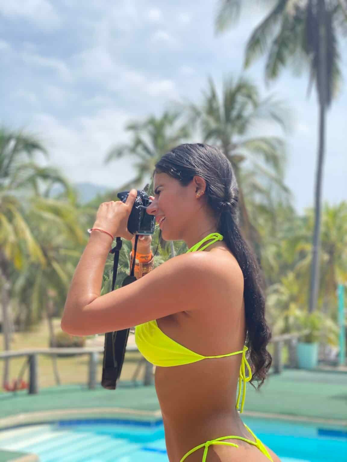 Niki Canela – All Smiles!